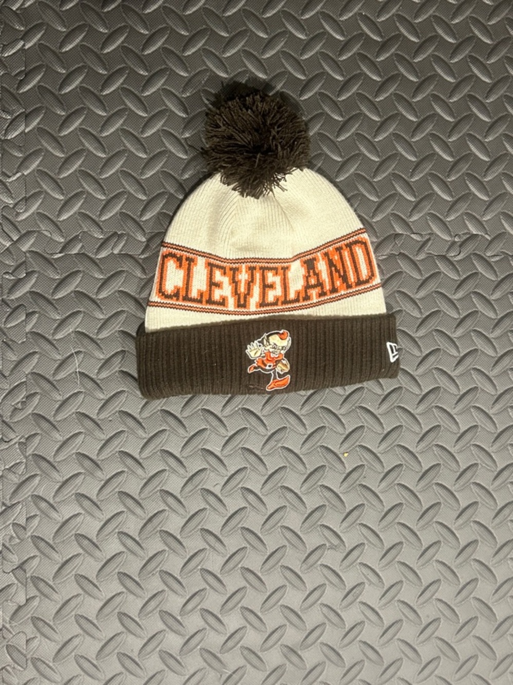 New Era Cleveland Knit Pom Beanie - Cream, Brown & Orange